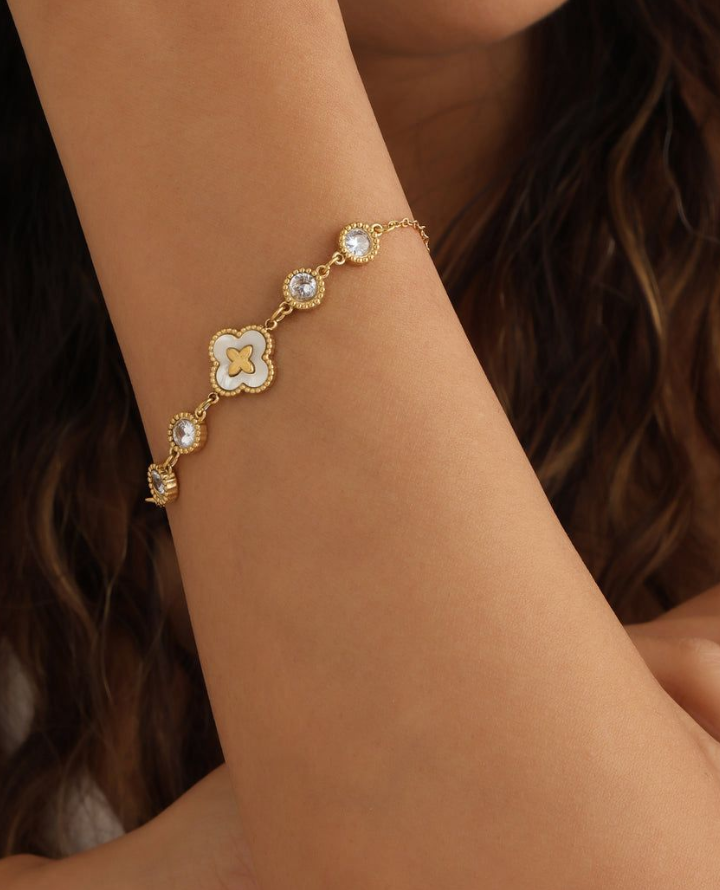 CLOVER BRACELET NEW DESIGN, A1 QUALITY, WATERPROOF & TARNISH-FREE