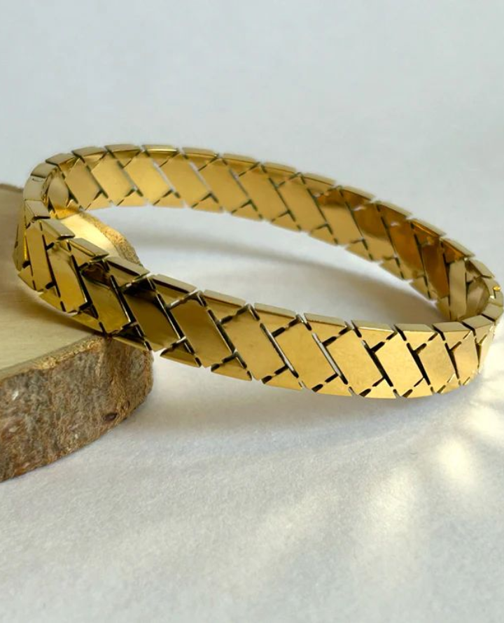 GOLDEN BLOCK DESIGN HANDCUFF – HIGH QUALITY & TARNISH-RESISTANT