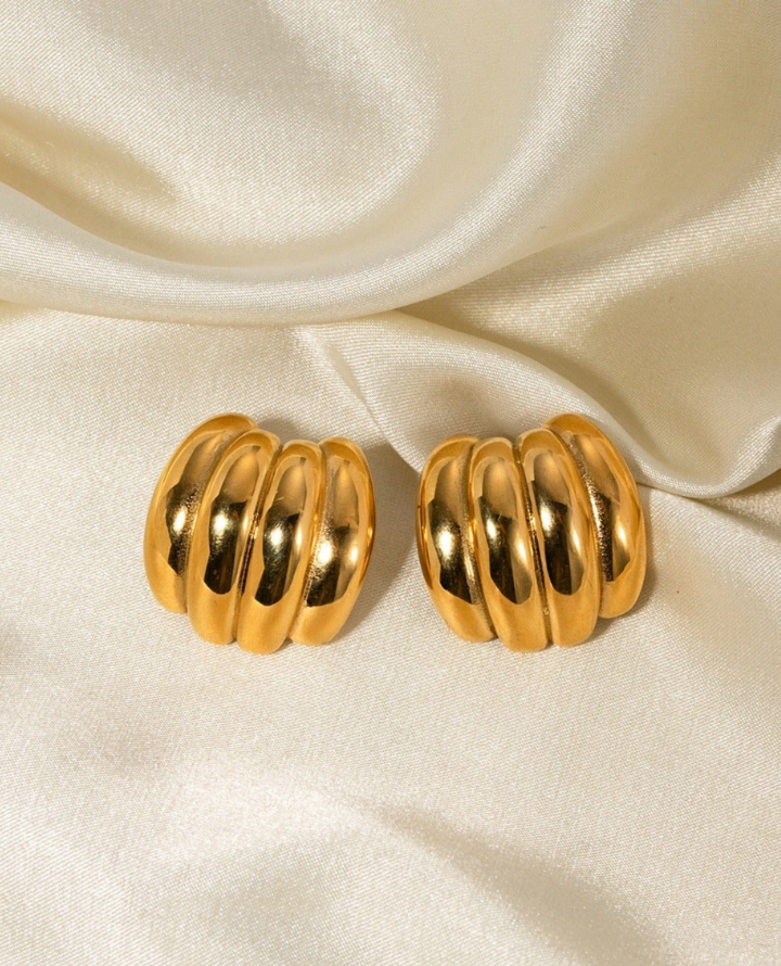 GOLDEN SMALL EARRINGS HIGH QUALITY & TARNISH-RESISTANT