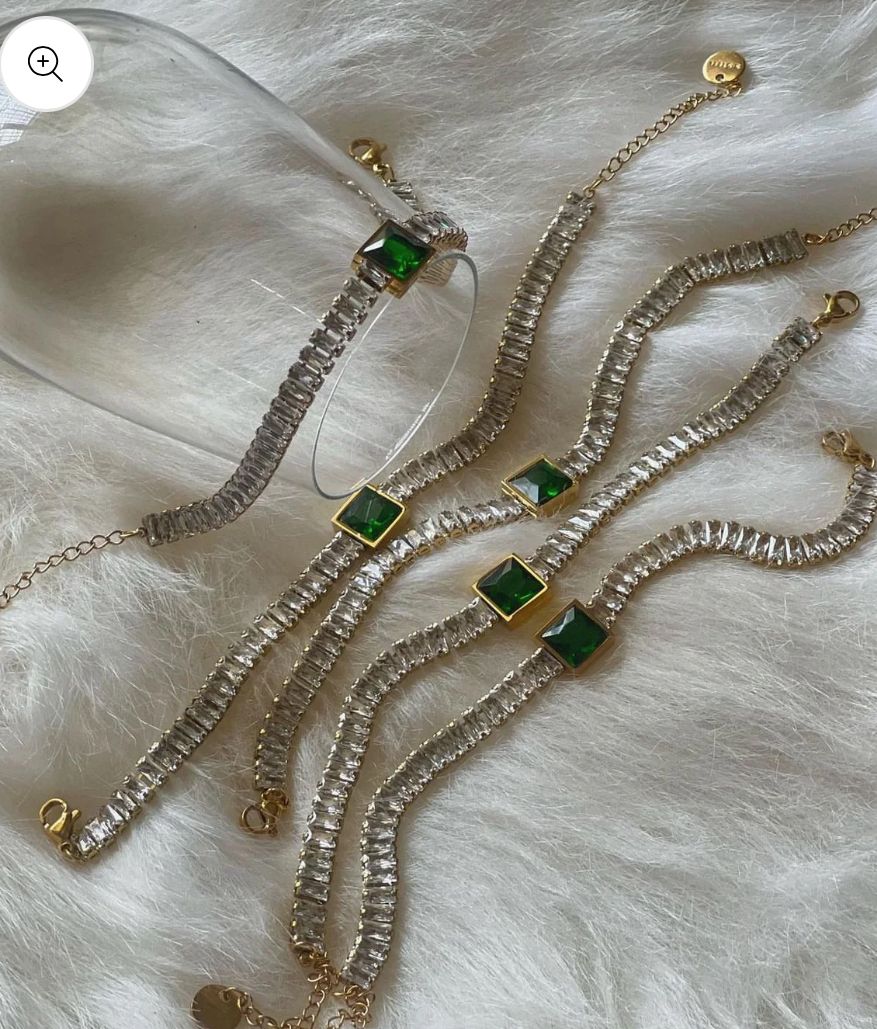 Stainless Steel Emerald Charm Bracelet – Luxe Color Edition