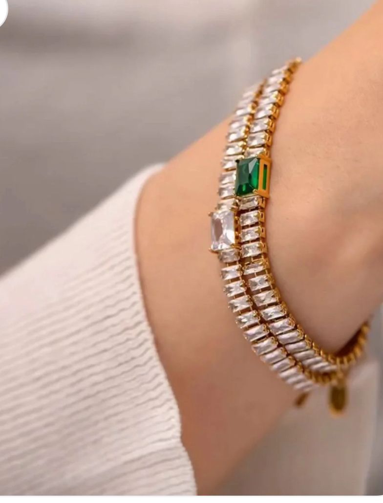 Stainless Steel Emerald Charm Bracelet – Luxe Color Edition