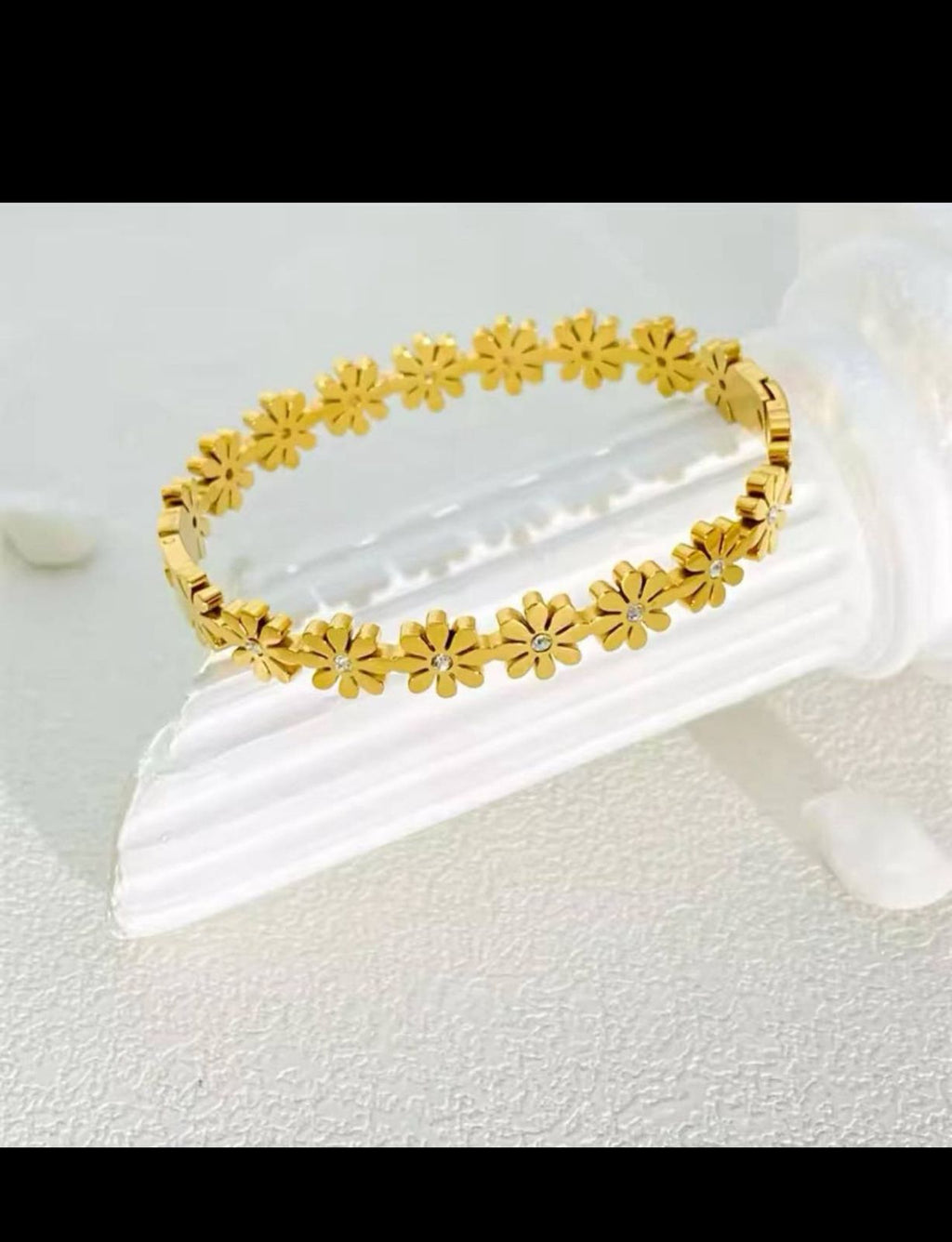 Bloom Charm Stainless Steel Flower Bangle – Timeless Elegance