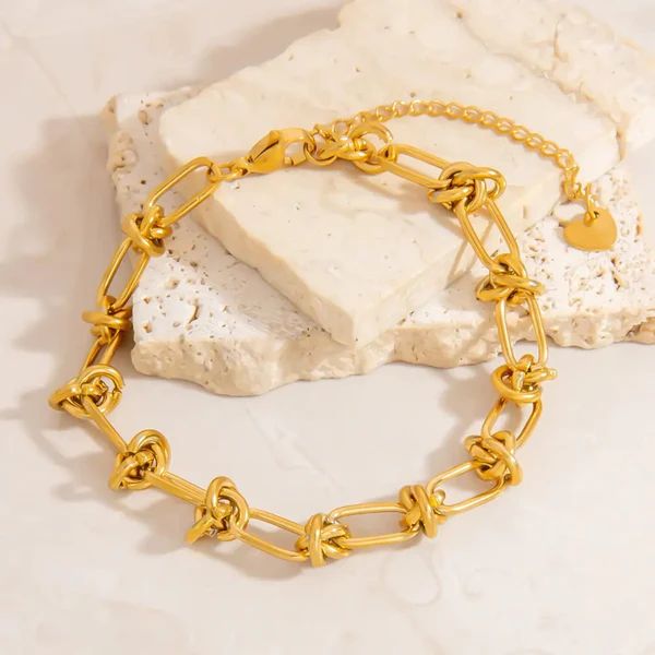 Elegant Twisted Design Bracelet – Shine That Lasts
