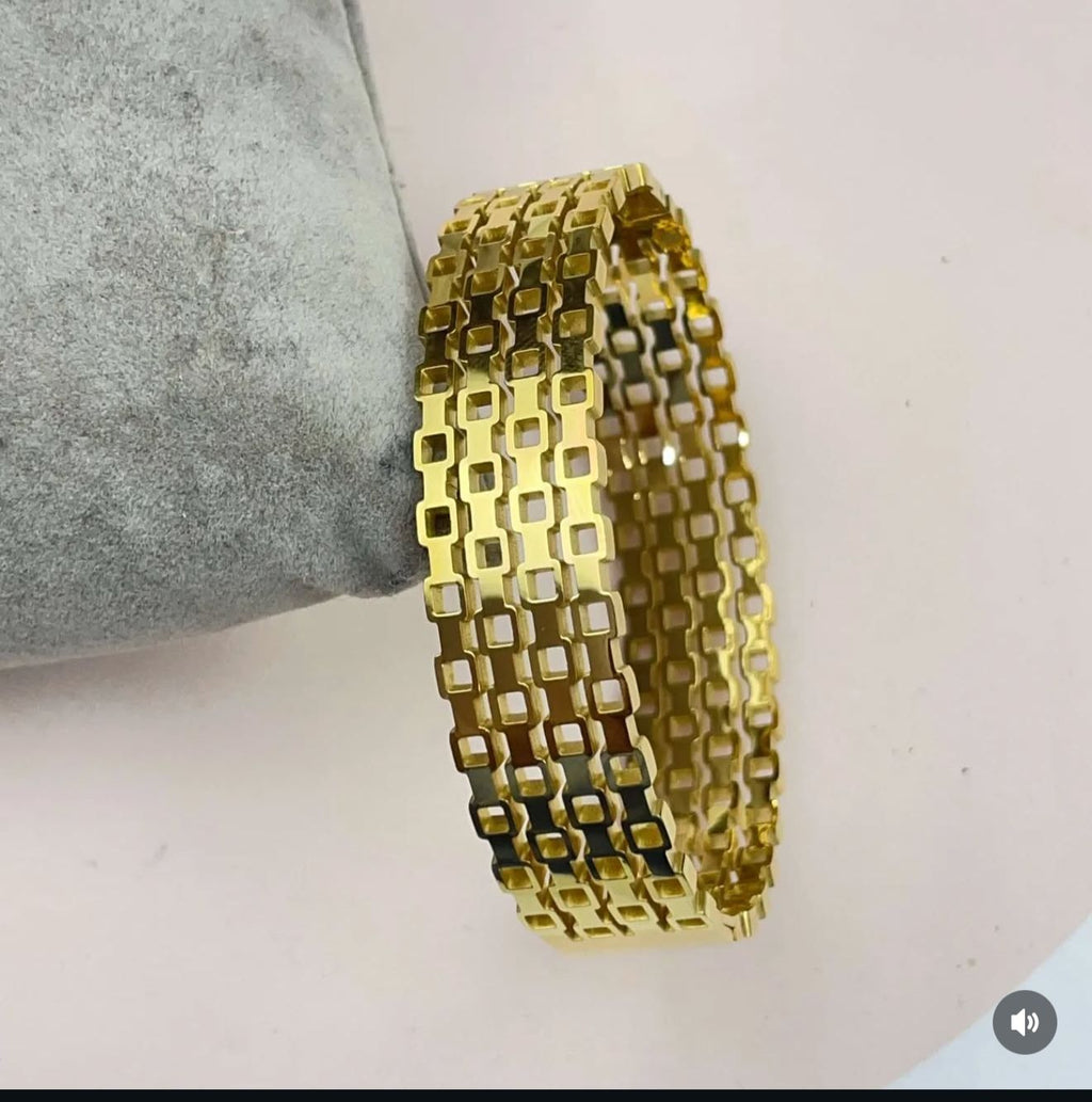 Gleaming Grace: Waterproof Stainless Steel Bracelet 💫