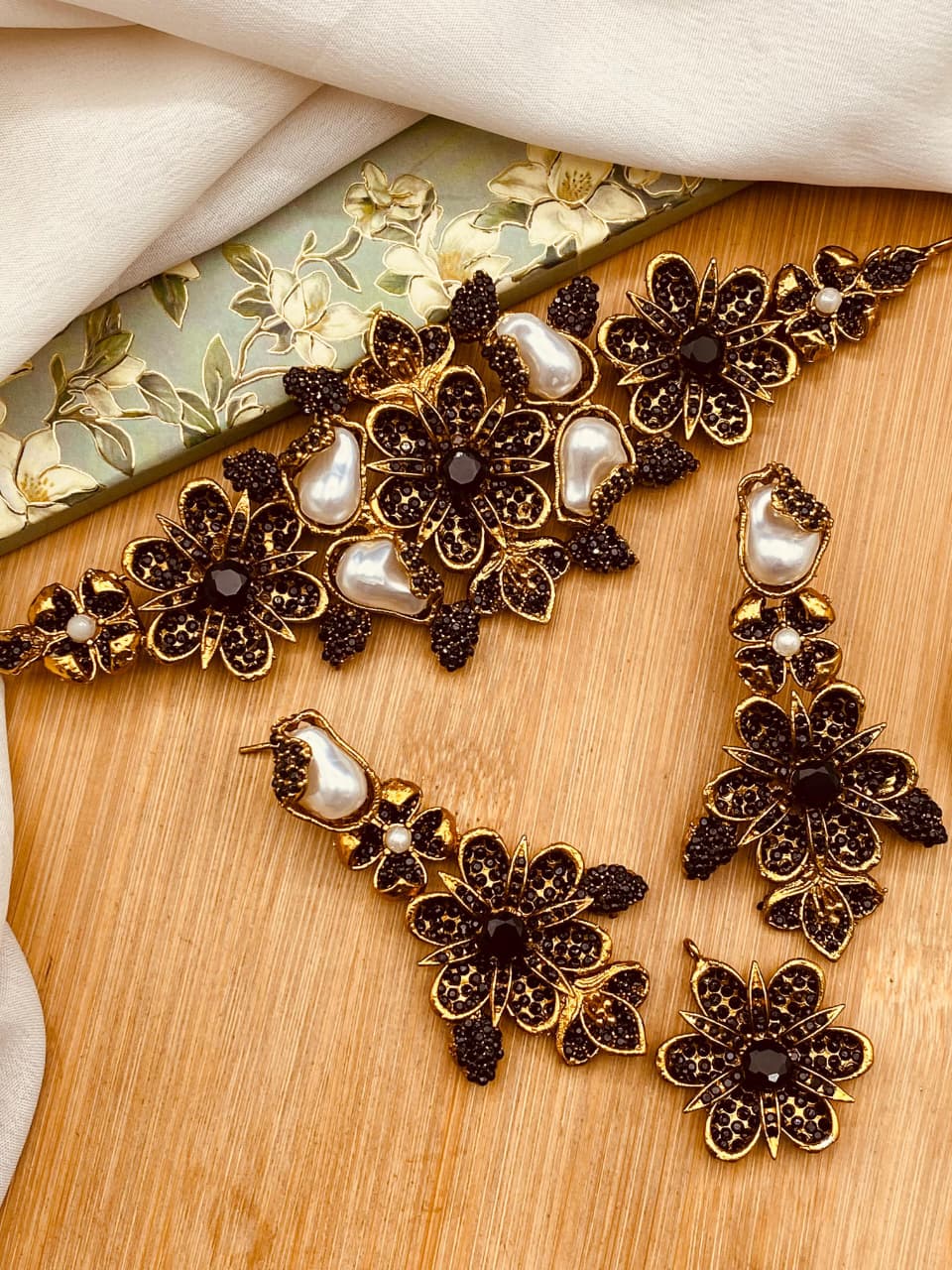 Turkish Choker Set – Elegant Handmade Jewelry for Every Occasion