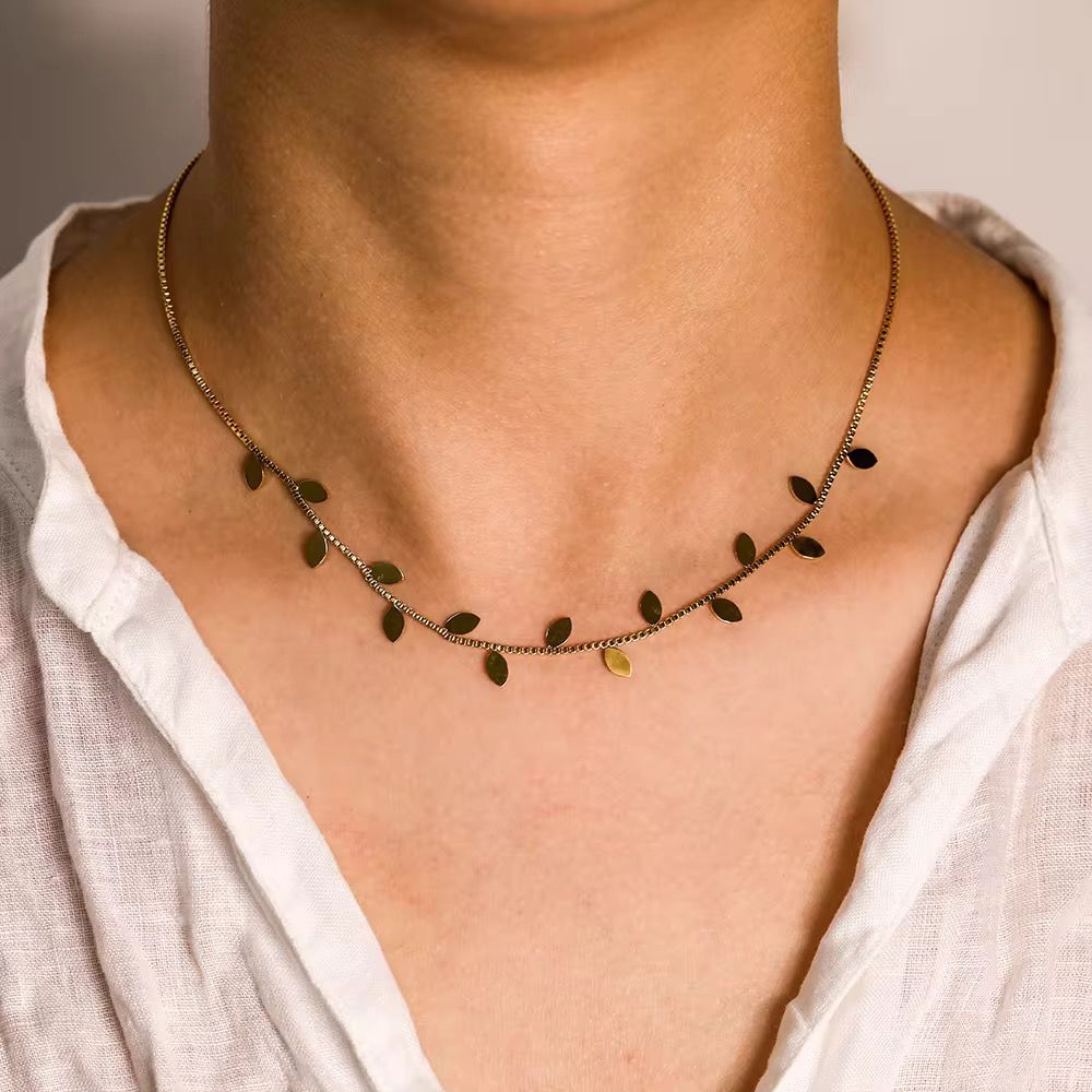 Elegant Leaf Charms Jewelry Set – Necklace & Bracelet