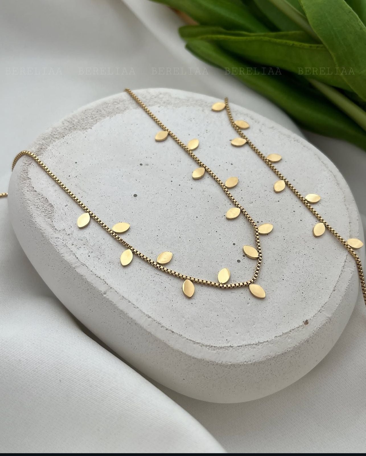 Elegant Leaf Charms Jewelry Set – Necklace & Bracelet