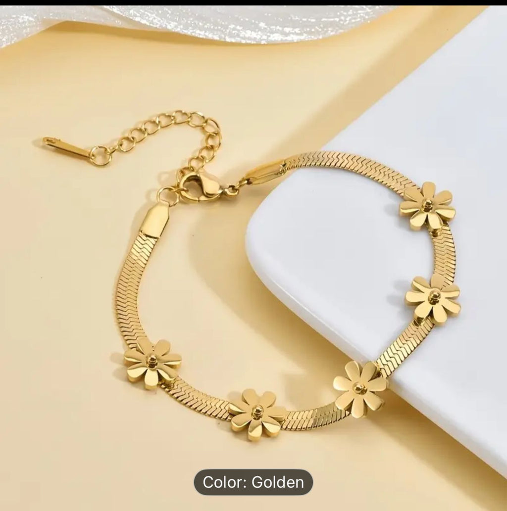 Elegant Stainless Steel Flower Bracelet – Timeless Everyday Charm