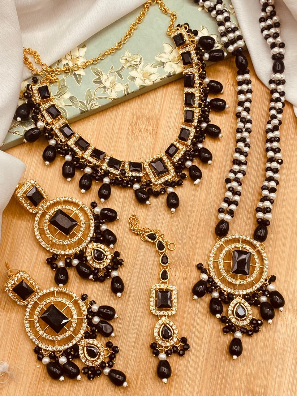 Nauratan Stone Necklace Set – Timeless Elegance in Every Color