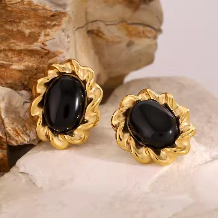 Vintage Black Oval Stainless Steel Earrings – Timeless Elegance