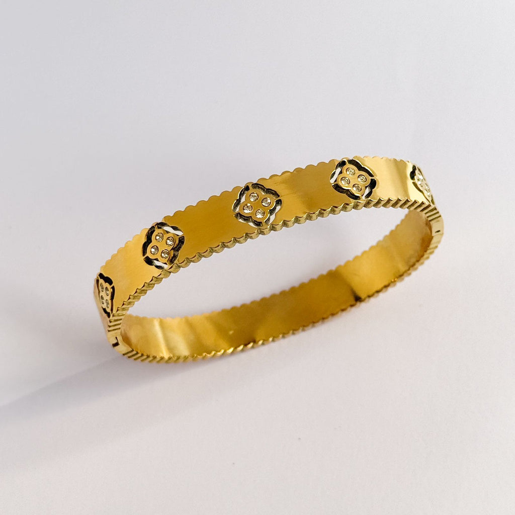 Stylish Clover Handcuff – 316L Stainless Steel