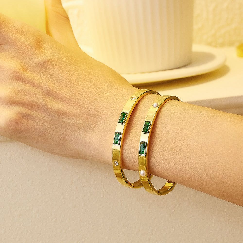 Vintage Emerald Zarkoon Handcuff – 316L Stainless Steel