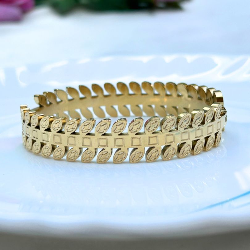 Luxury Leaf Handcuff Bracelet – 316L Stainless Steel |